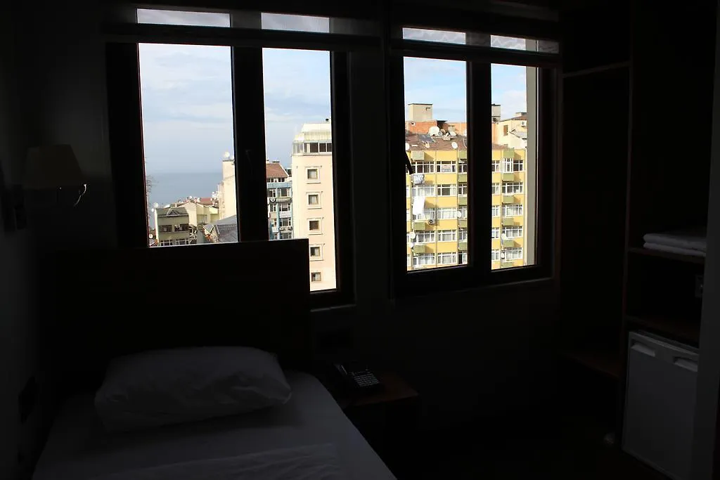 Nur Hotel Trabzon 2*,
